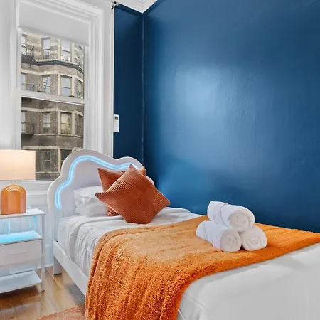 Artful 3 Bdr And Private Patio Near Subway And Stadium At 